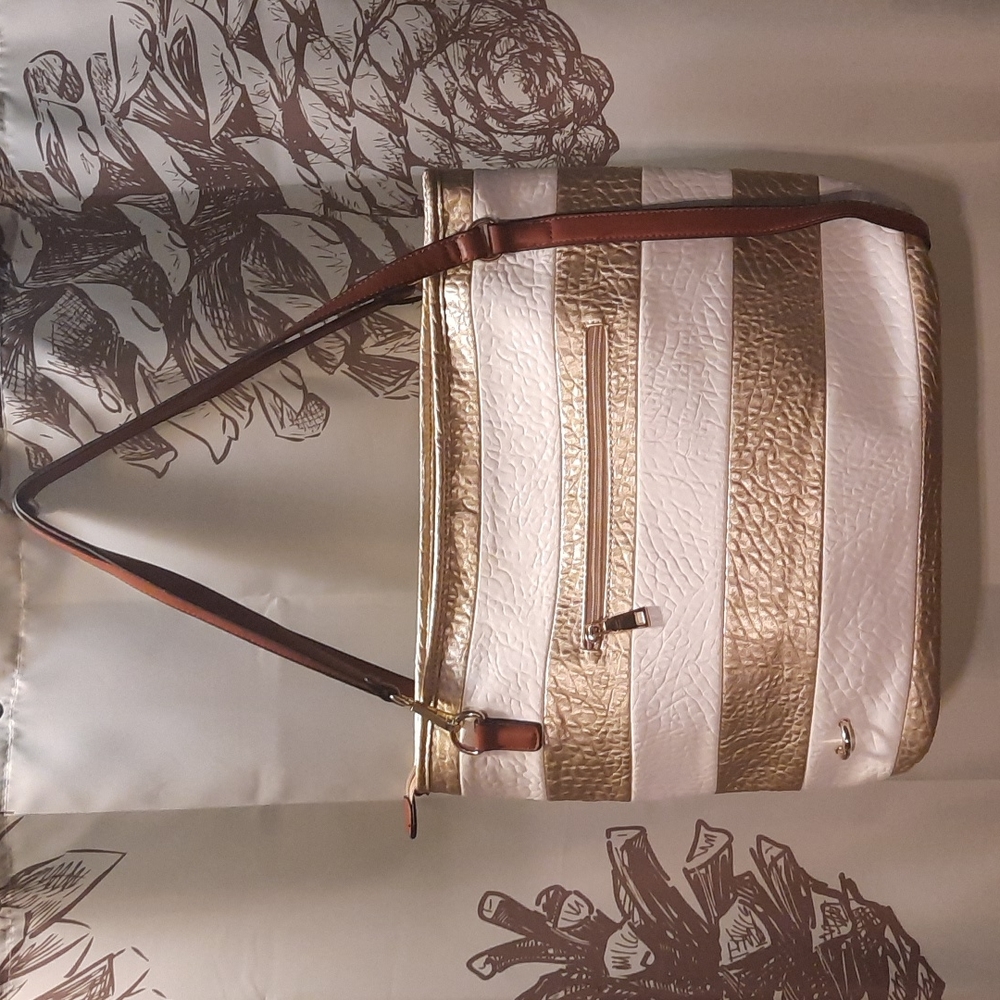 NWT La Terre Fashion bag